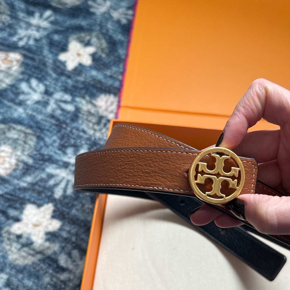 Tory Burch 1” Brown and Black Reversible Logo Belt - Picture 2 of 4